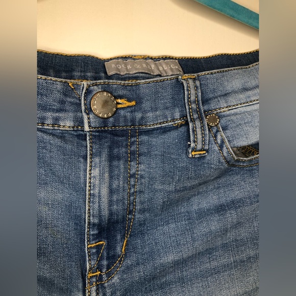 Rock and Republic Berlin Distressed Jeans - Picture 6 of 14